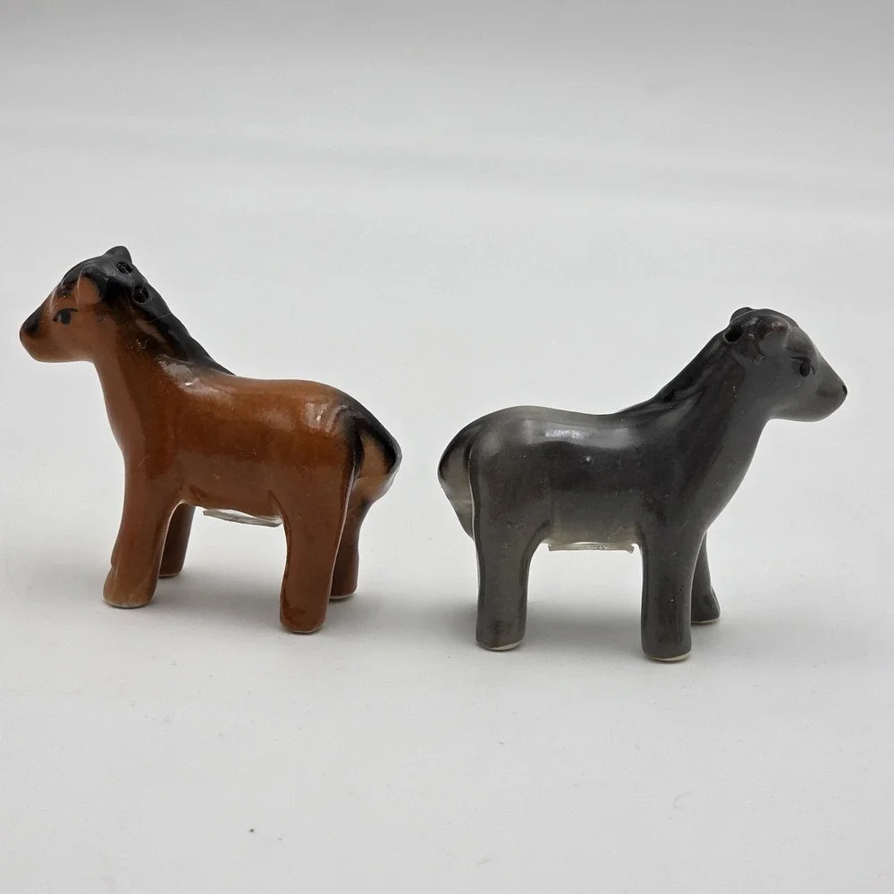 Cracker Barrel Ceramic‎ Mini Horse Salt/Pepper Shaker Set